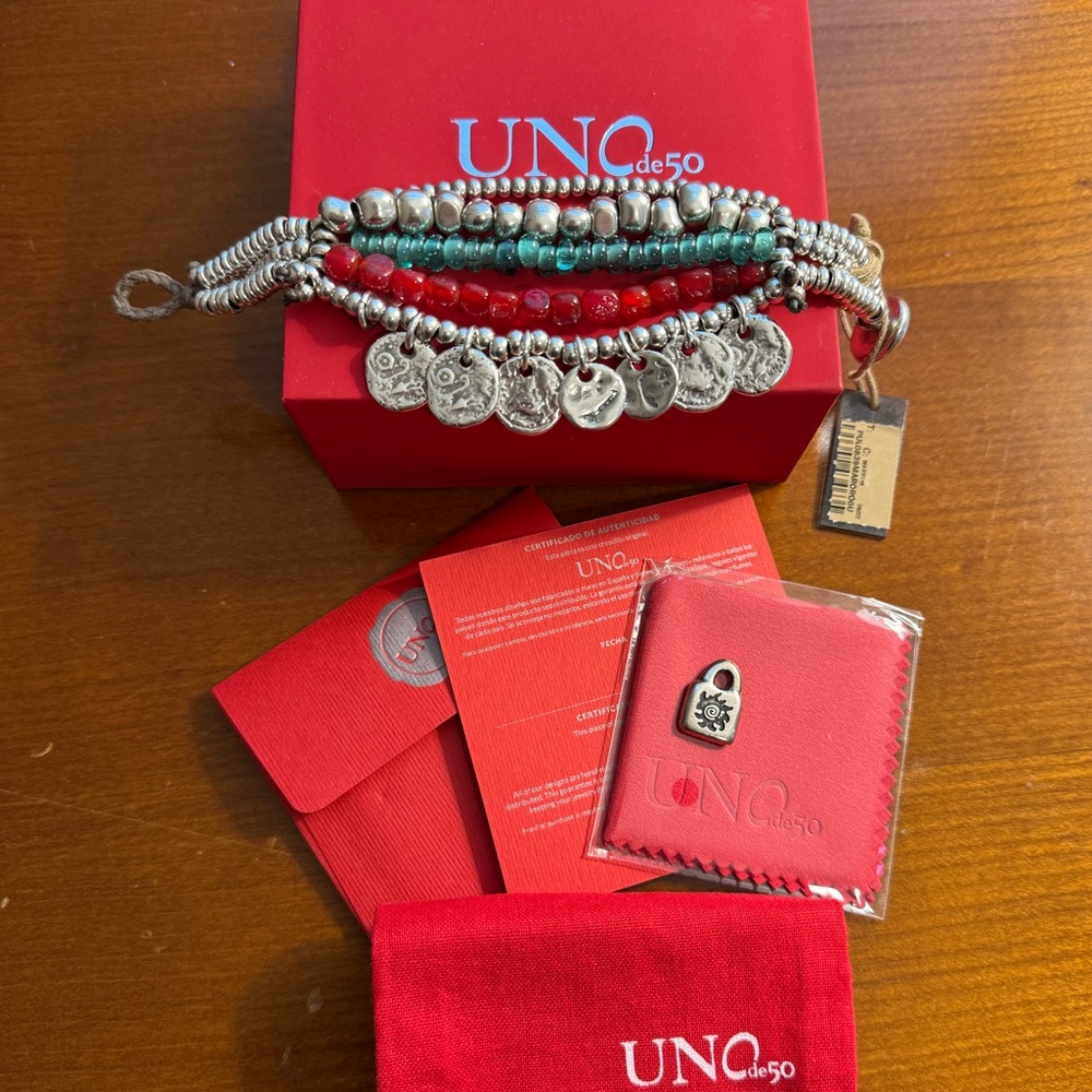 UNO de 50 Silver, Blue, and Red Artisanal Bracelet